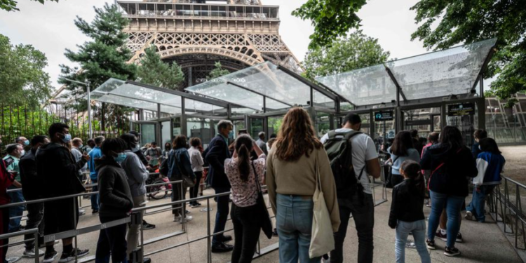 Francia agregó a la Argentina a su “lista verde” y permitirá el ingreso de viajeros aunque no estén vacunados