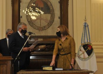 María Teresa Bovi juró como Ministra de Educación