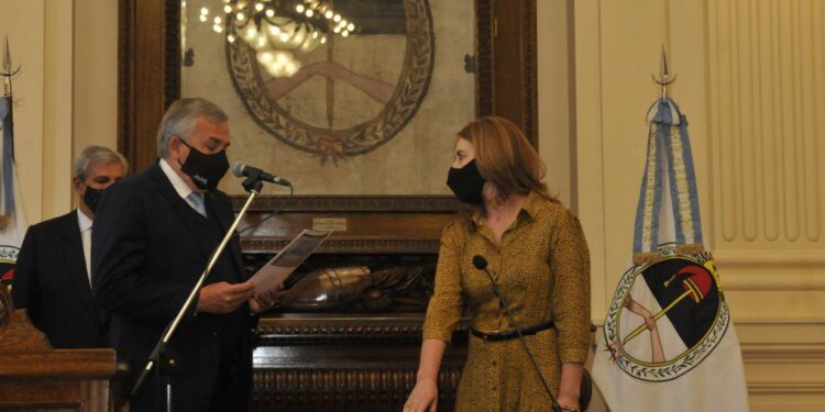 María Teresa Bovi juró como Ministra de Educación