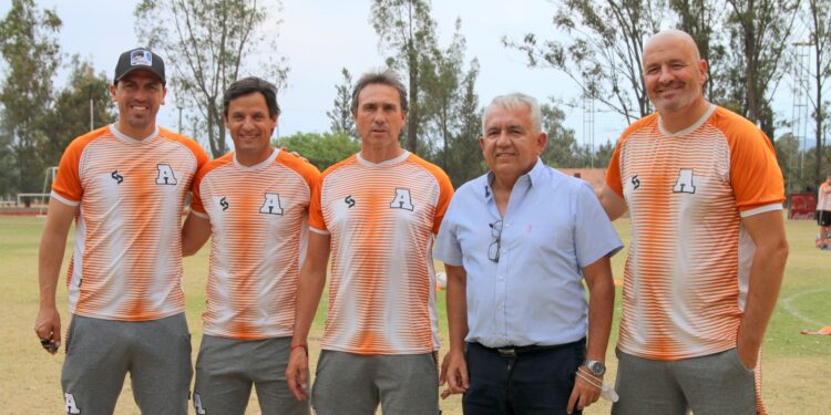 Deporte: Bravo firmó un convenio con el objetivo de recibir asistencia y capacitación para entrenadores de las distintas escuelas municipales