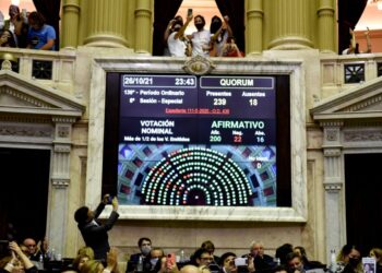 La Ley de Etiquetado frontarl se aprobó luego de 8 horas de debate