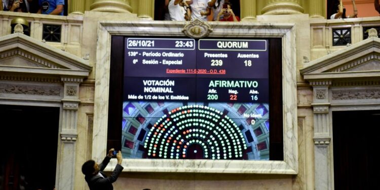 La Ley de Etiquetado frontarl se aprobó luego de 8 horas de debate