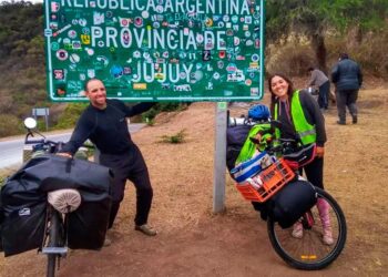 Los jovenes que viajeros llegaron a Jujuy y disfrutarán la provincia antes de partir hacia Alaska