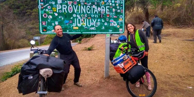 Los jovenes que viajeros llegaron a Jujuy y disfrutarán la provincia antes de partir hacia Alaska