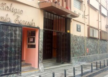 Una niña denunció abuso por parte de un docente y el colegio lo defendió