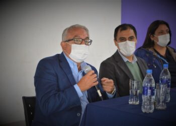 Julio Bravo: «no tener recipientes que acumulen agua es fundamental en la lucha contra el dengue»