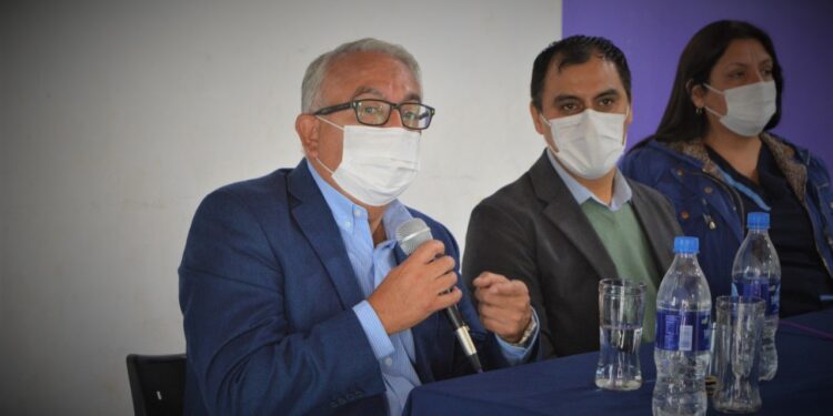 Julio Bravo: «no tener recipientes que acumulen agua es fundamental en la lucha contra el dengue»