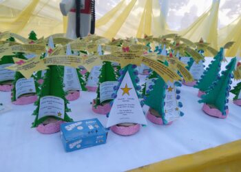 Monolito de «Estrellas Amarillas» en el día de las víctimas de accidentes viales