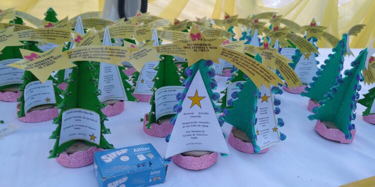 Monolito de «Estrellas Amarillas» en el día de las víctimas de accidentes viales