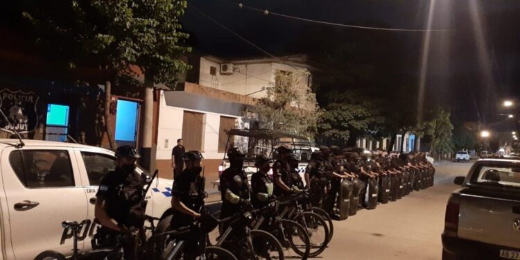 Libertador: Detuvieron a 11 personas y secuestraron armas tumberas