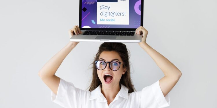 Más de 650 jóvenes con perfiles digitales finalizaron los cursos de formación de Telecom