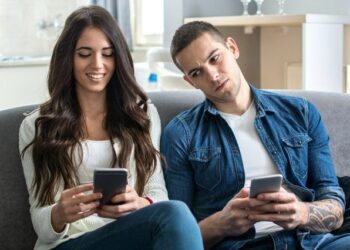 Pagarán 25.000 dólares a las parejas que soporten un mes sin celular