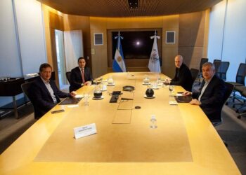 Gerardo Morales: mediador entre la tensión política de JxC y A. Fernández, logra que se garantice  el tratamiento del pago de la deuda sin “show político”