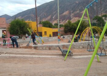 La Municipalidad de Maimará trabaja en la obra de mejora del Parque «Milton Zerpa» de las 18 y 20 Viviendas.