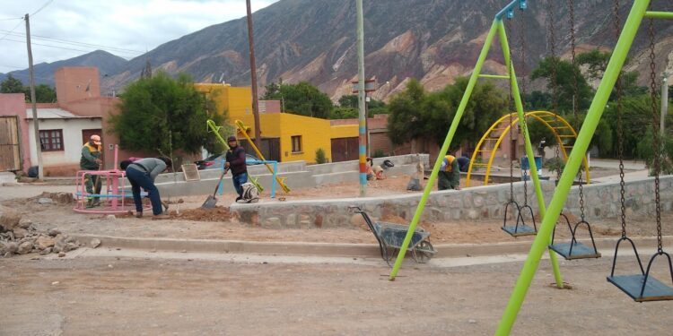 La Municipalidad de Maimará trabaja en la obra de mejora del Parque «Milton Zerpa» de las 18 y 20 Viviendas.