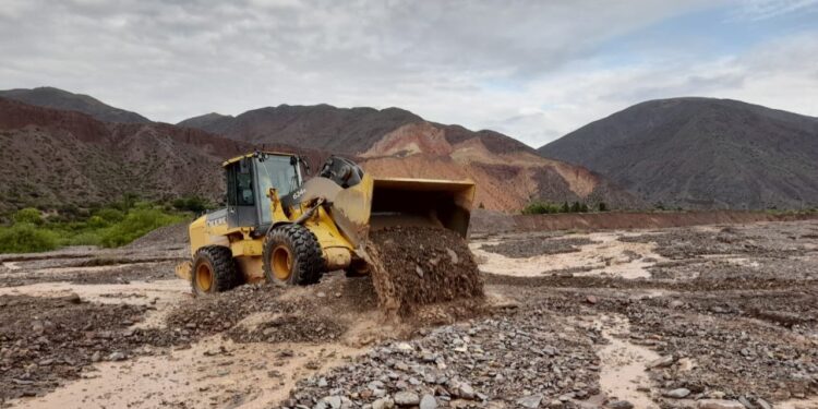 Temporal en Jujuy: refuerzan los mantenimientos de caminos y fortalecen defensas en la Quebrada