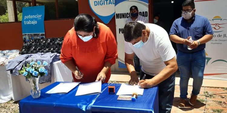 Puesto Viejo firmó convenio con Desarrollo.