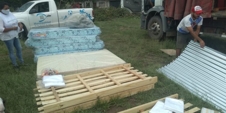 Capital asiste a los vecinos damnificados por el temporal