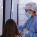 El testeo se realiza solo a personas sintomáticas sin nexo epidemiológico