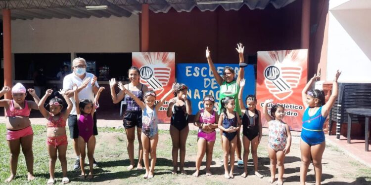 San Pedro: la escuela de natación participó con más de veinte nadadores de diferentes categorías este fin de semana