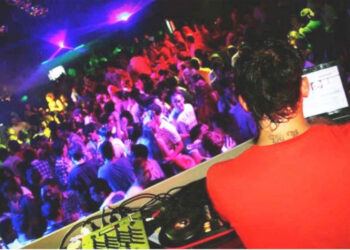 15 días más sin eventos con más de mil personas en lugares cerrados