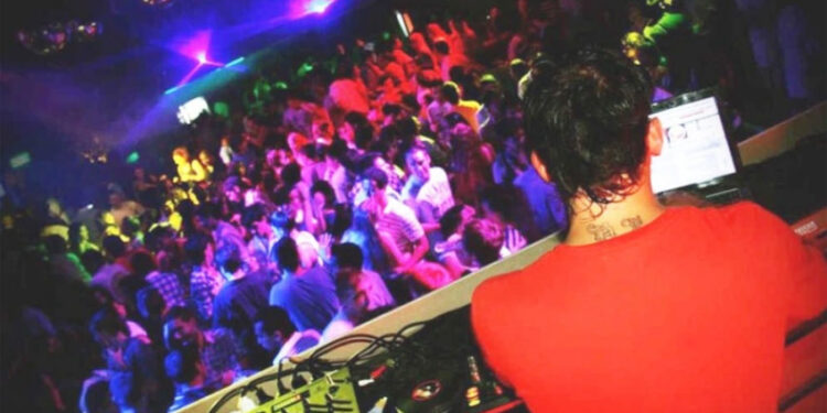 15 días más sin eventos con más de mil personas en lugares cerrados