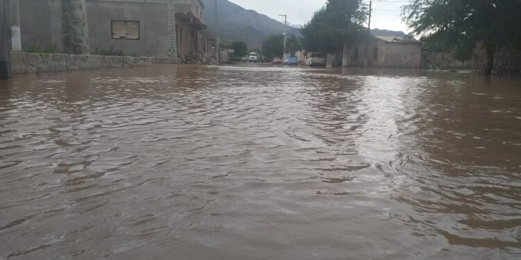 Por el temporal tres familias fueron evacuadas en Humahuaca