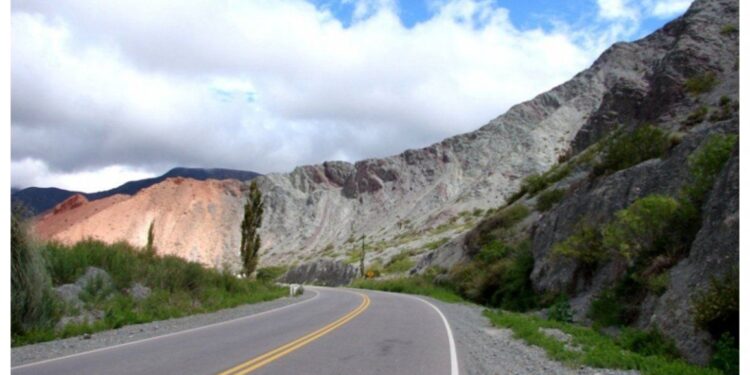 Estado de Rutas en Jujuy: RN 40 se encuentra intransitable por crecida de causes