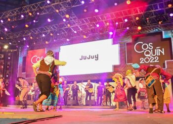 La provincia se muestra en la Costa Atlántica, en Villa Carlos Paz y Cosquín