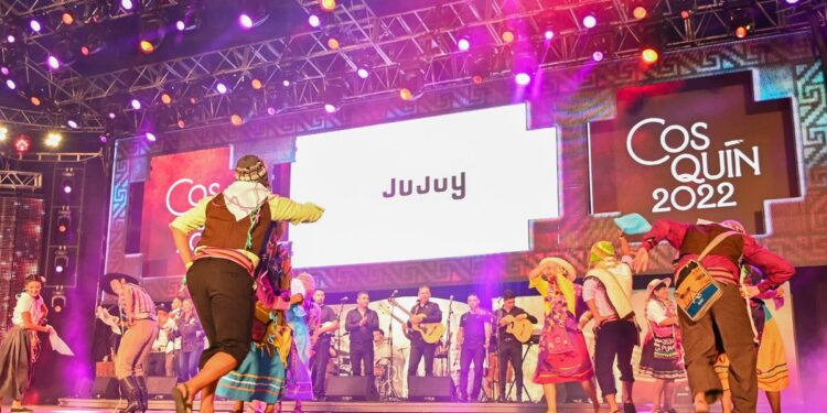 La provincia se muestra en la Costa Atlántica, en Villa Carlos Paz y Cosquín