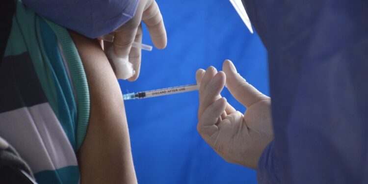 Jujuy es la primera provincia que suma a las farmacias para la vacunación