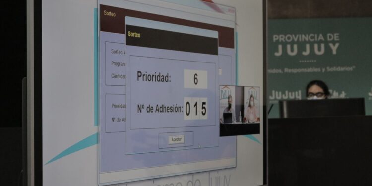 10 familias del personal de salud de Jujuy fueron beneficiadas con viviendas tras el sorteo realizado