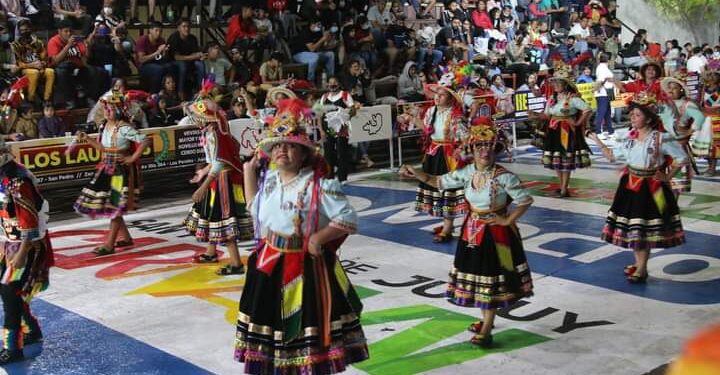 La primera noche de corsos, San Pedro reunió a 10 mil personas