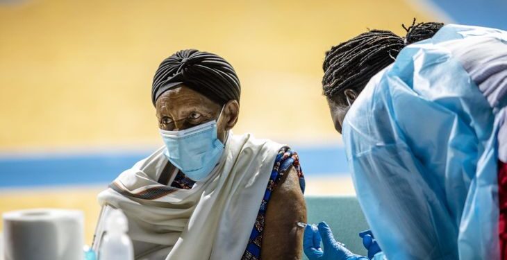 Covid-19: la OMS detectó una subvariante de Ómicron en 57 países