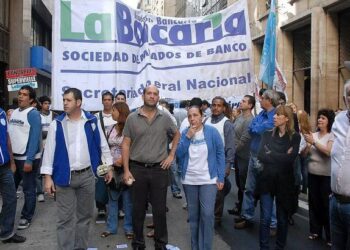 Paritarias: Bancarios se declaran en estado de alerta y movilización