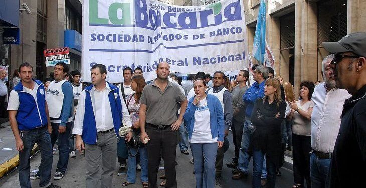Paritarias: Bancarios se declaran en estado de alerta y movilización