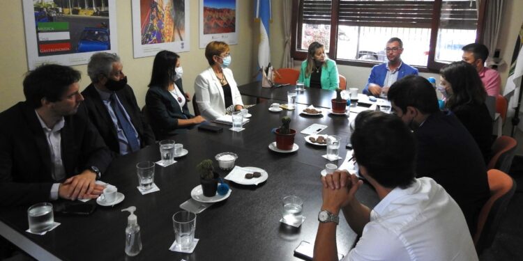 La provincia afianza el trabajo con Cancillería