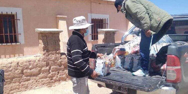 Familias de la comunidad aborigen Cochagaste de Cochinoca reciben asistencia