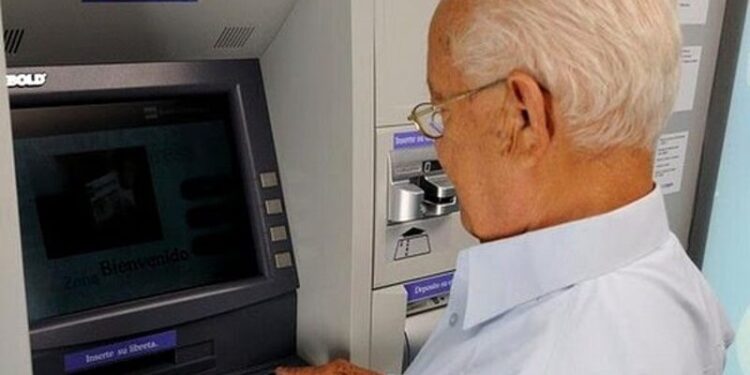 Adultos mayores de Libertador aprenderán el uso de cajeros automáticos
