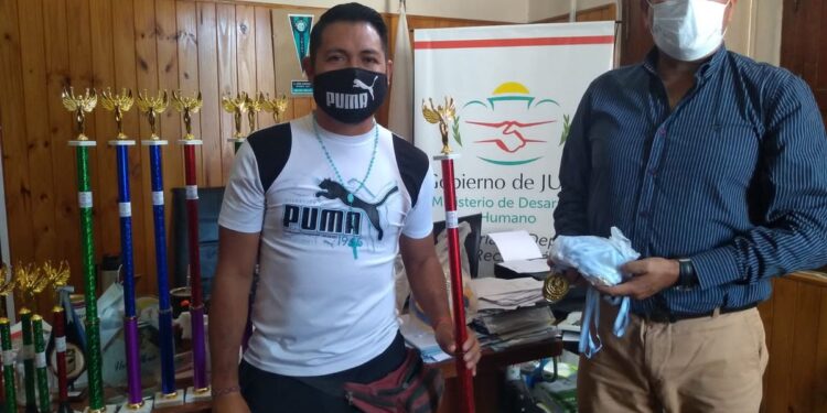 Fraile Pintado recibió la colaboración de premios y trofeos para la Olimpiadas 2022