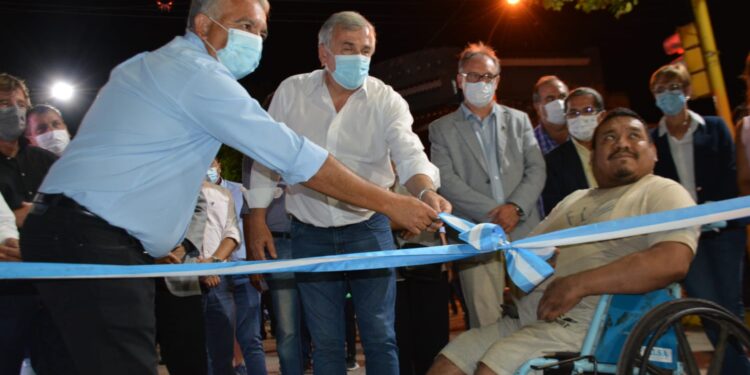 Se inaguró pavimentación e iluminación de calle Vélez Sarsfield