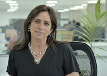 Educación invita a los estudiantes a acercarse al «VacuMóvil»