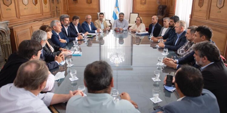 Julio Bravo participó del Foro de intendentes radicales que gestiona ante Nación programas para 412 municipios