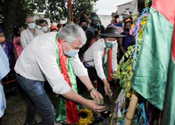 El gobernador acompañó al pueblo guaraní en el tradicional Arete Guasu