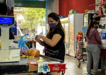 El Gobierno anunció una canasta de precios cuidados para comercios de cercanía con críticas a empresas por “especular con la mesa de los argentinos”