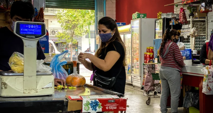 El Gobierno anunció una canasta de precios cuidados para comercios de cercanía con críticas a empresas por “especular con la mesa de los argentinos”