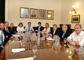 Fuerte rechazo opositor al nuevo impuesto que impulsa el oficialismo para cancelar la deuda con el FMI