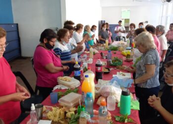 «Jueves de Comadres» con las mujeres adultas mayores