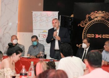 El Gobernador entregó certificados del «Curso de Manejo de Maquinaria Pesada»