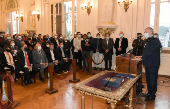 Morales tomó juramento a Álvarez García y Gaspar Santillán